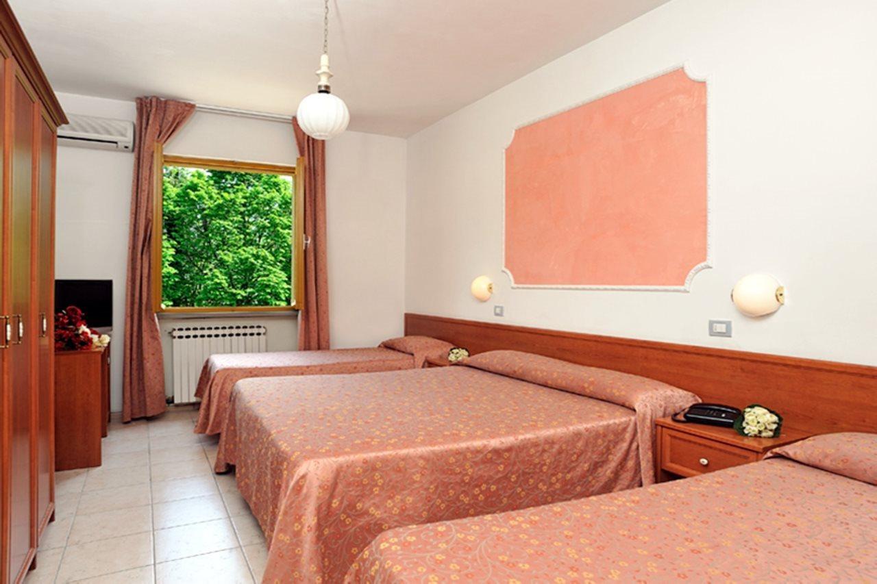 Hotel La Meridiana Urbino Esterno foto
