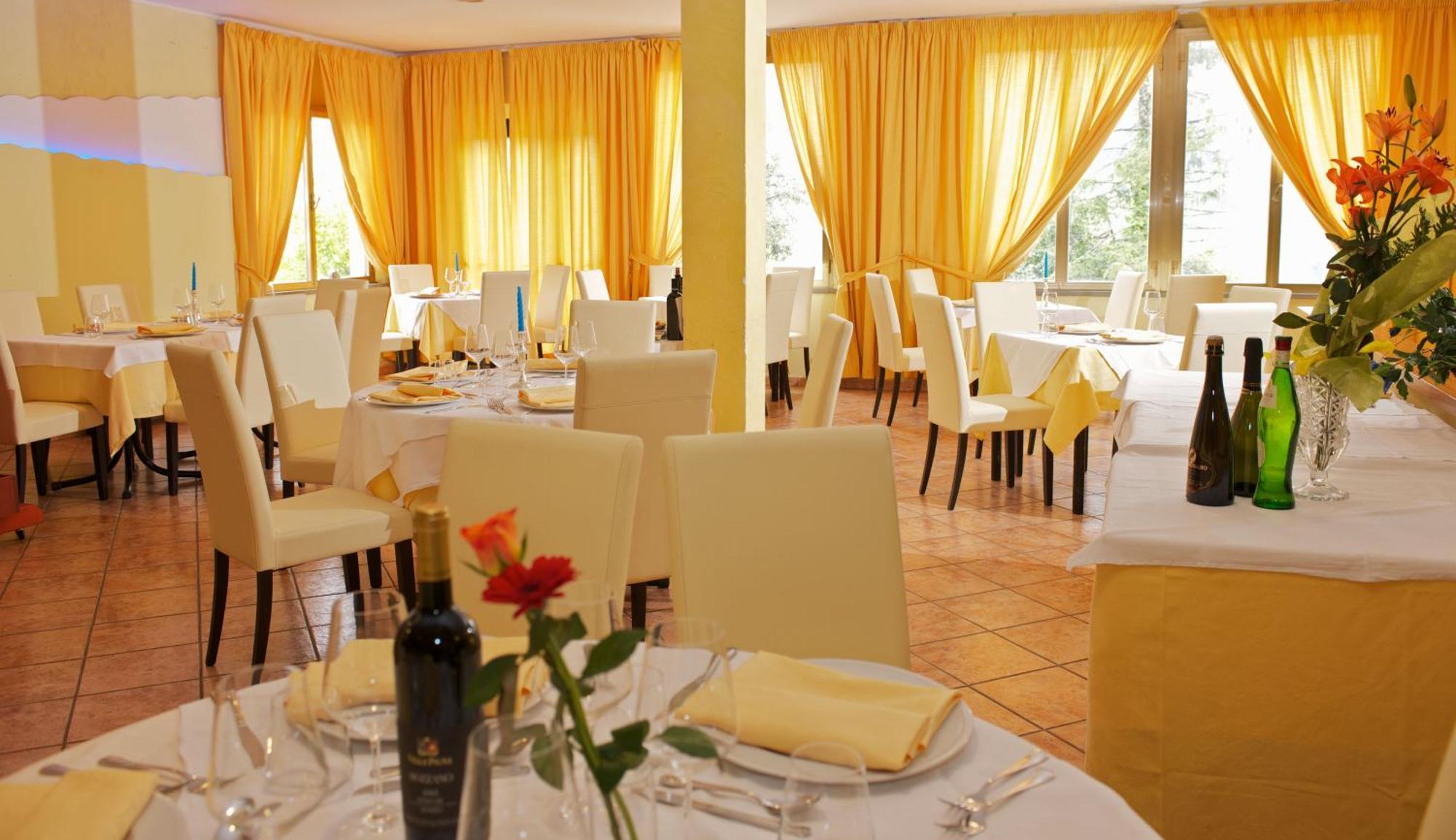 Hotel La Meridiana Urbino Esterno foto