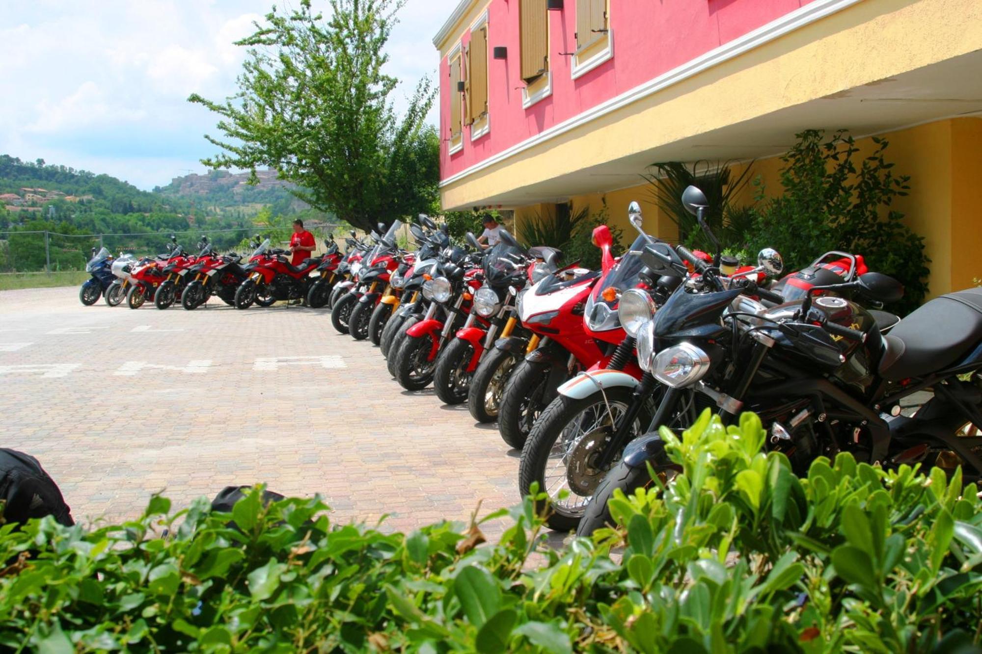 Hotel La Meridiana Urbino Esterno foto