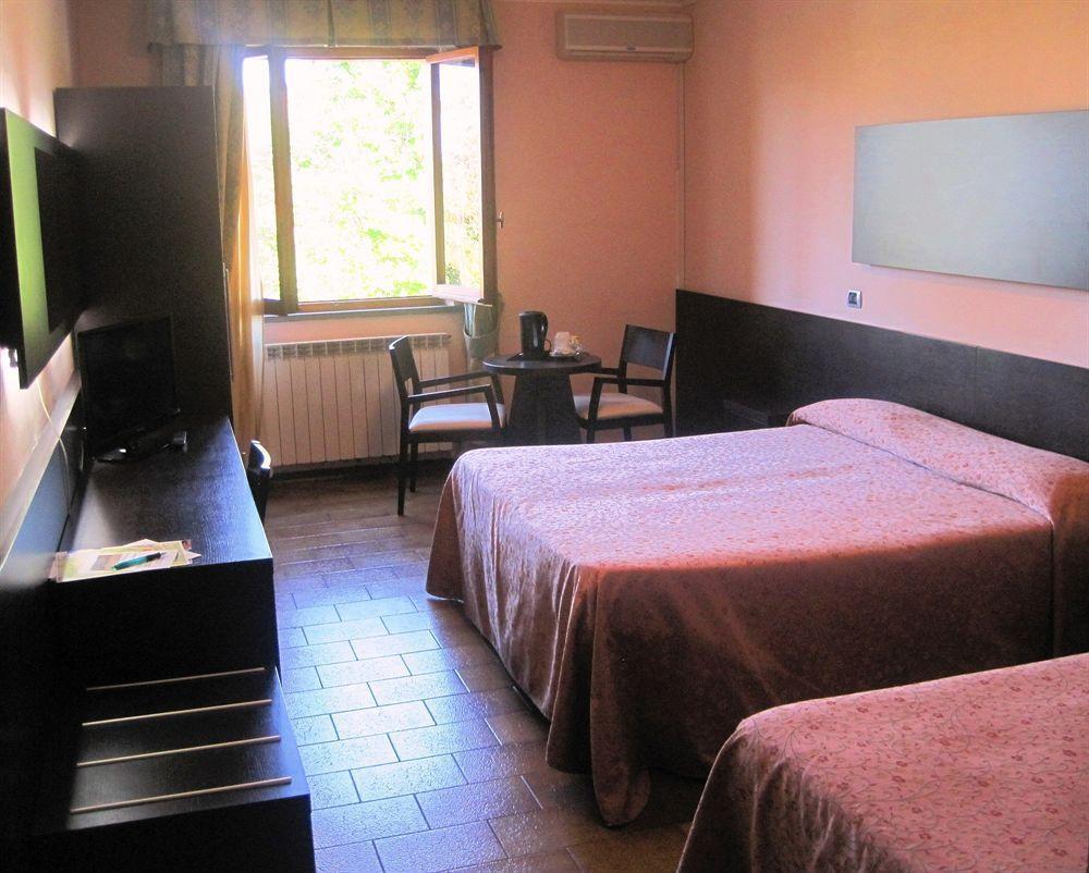Hotel La Meridiana Urbino Esterno foto