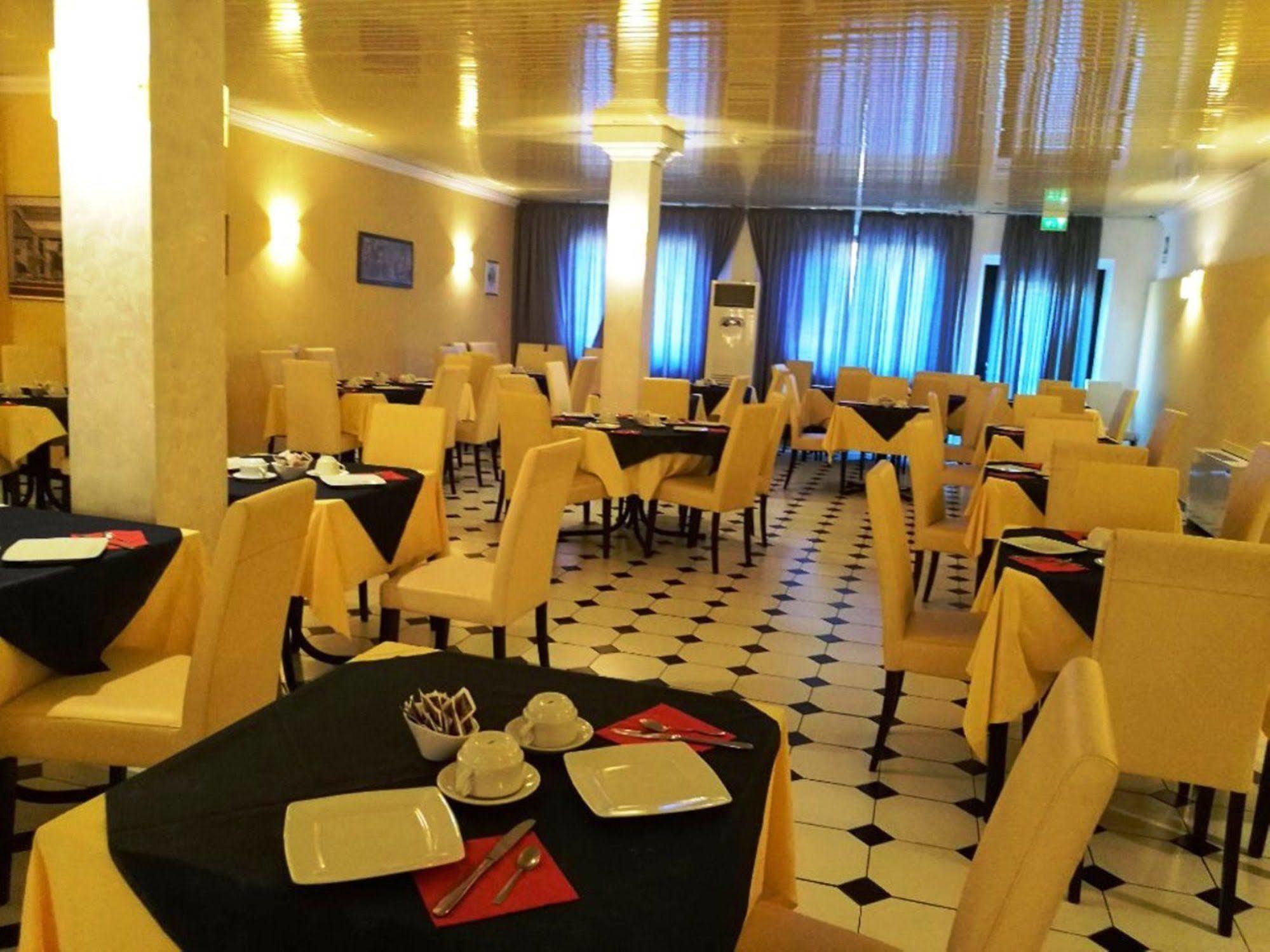 Hotel La Meridiana Urbino Esterno foto