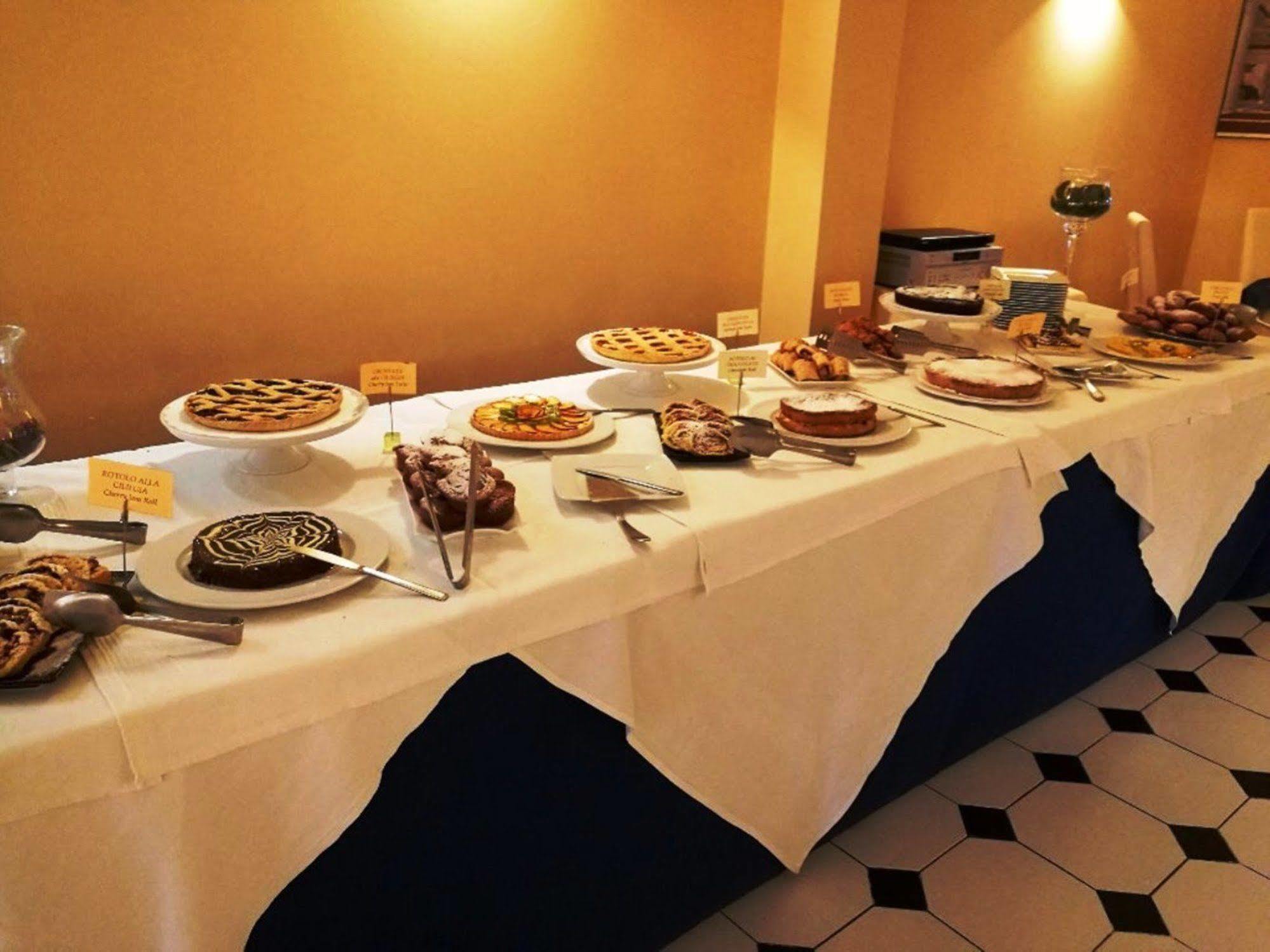 Hotel La Meridiana Urbino Esterno foto