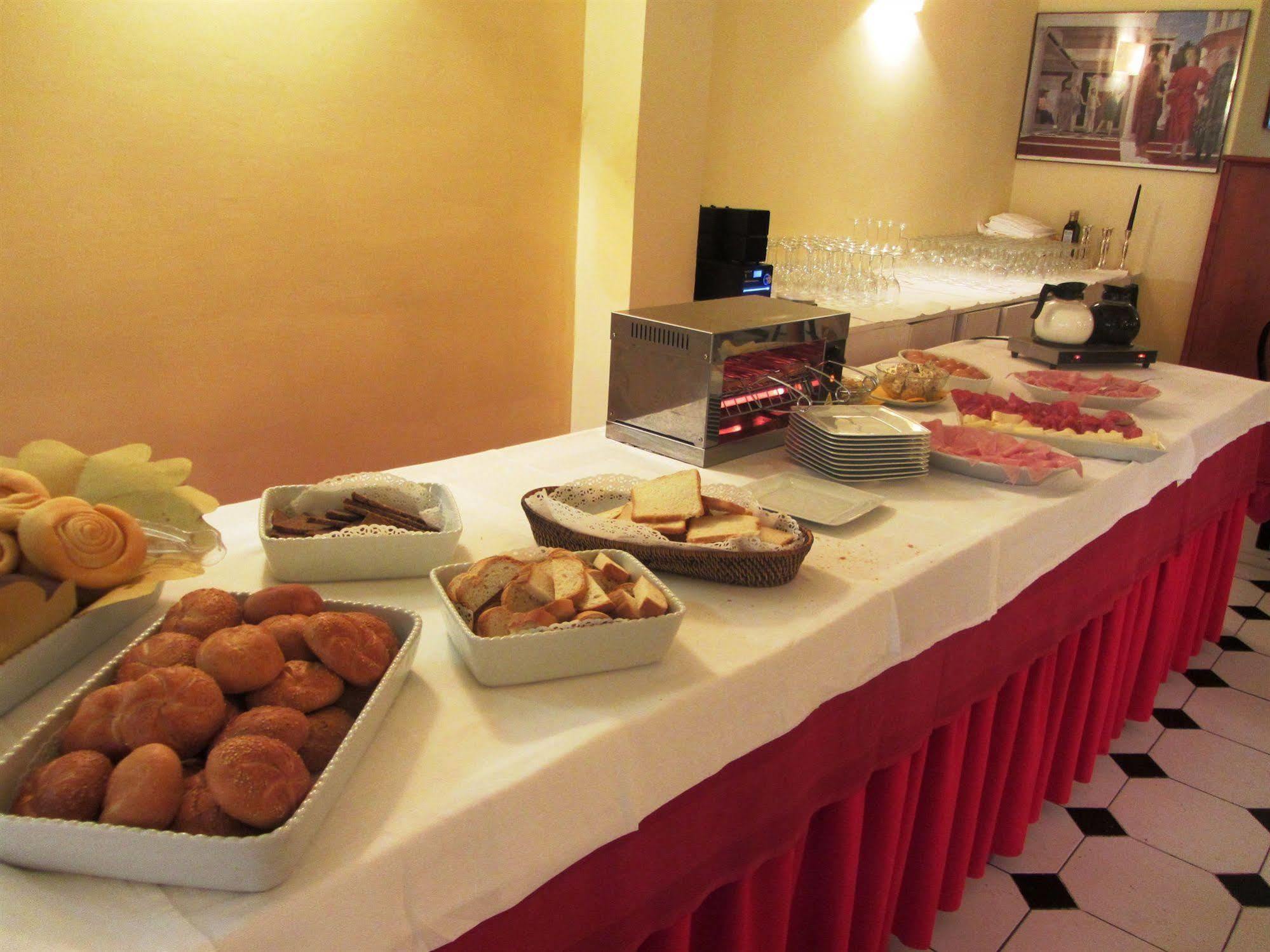 Hotel La Meridiana Urbino Esterno foto