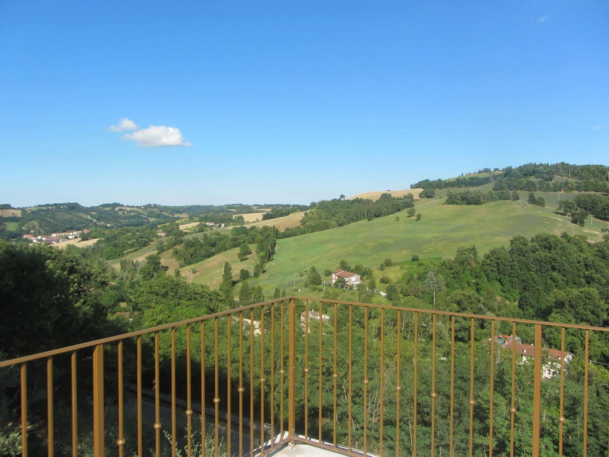 Hotel La Meridiana Urbino Esterno foto