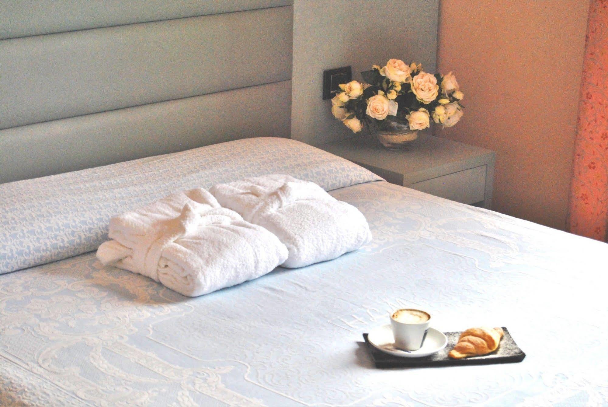 Hotel La Meridiana Urbino Esterno foto