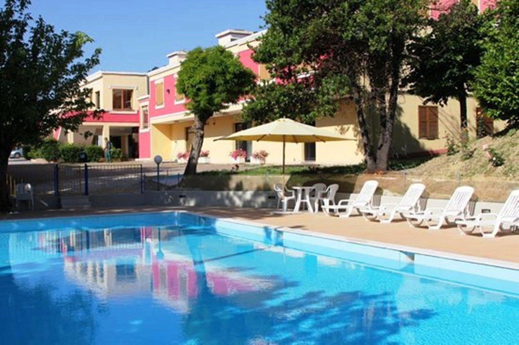 Hotel La Meridiana Urbino Esterno foto
